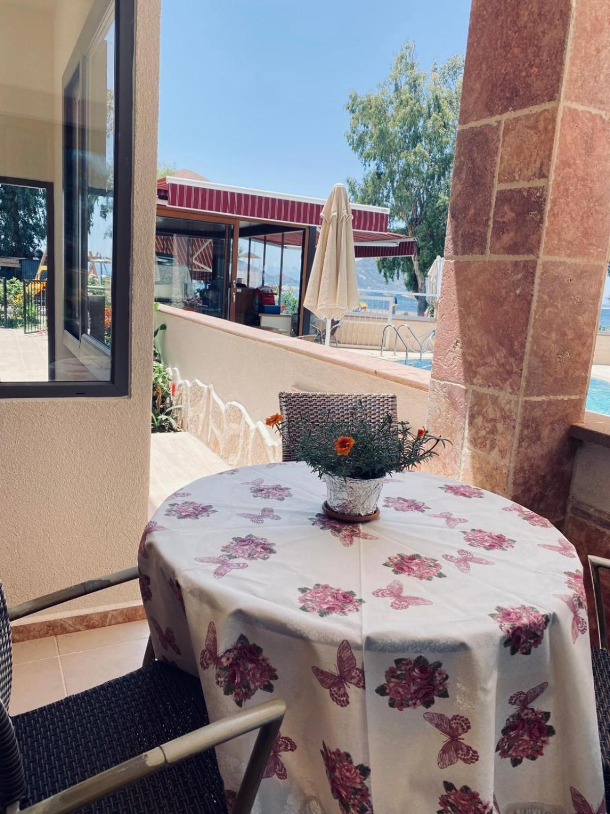 Sunset Beach Apartments Тургутрейс Екстериор снимка